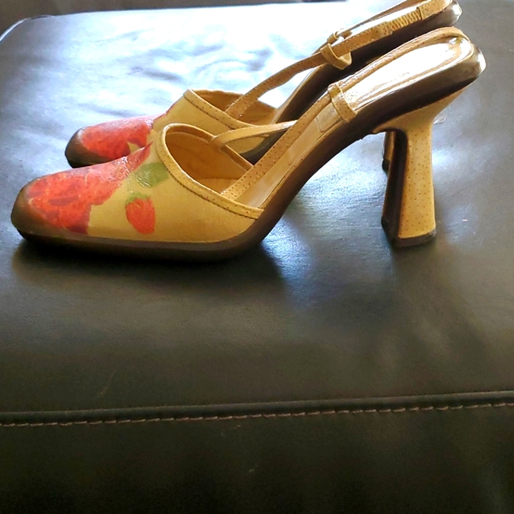 Slingback Heels by BCBG MAXAZRJA, Size 9 1/2 - Picture 9 of 9